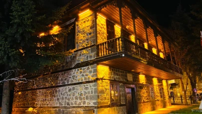 Gazi Ahmet Muhtar Paşa Konağı ışıklandırmalarıyla göz kamaştırıyor