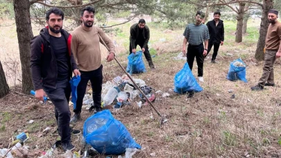 Sarıkamış’ta din gönüllüleri çevre temizliği yaptı