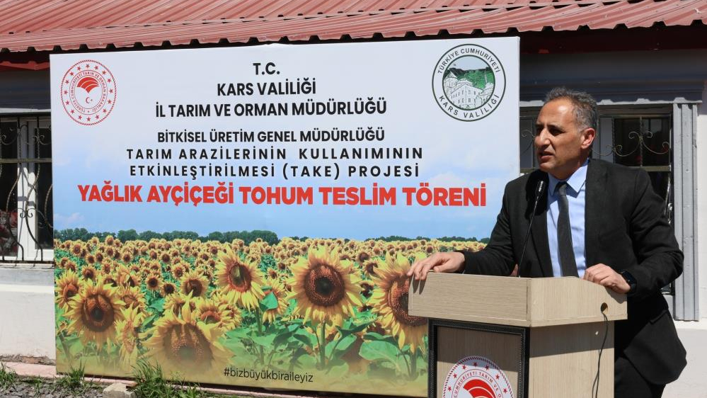 Kars’ta yağlık ayçiçeği tohumu dağıtıldı