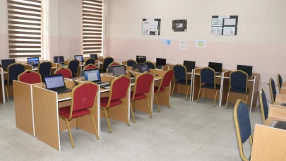 Ağrı’da 35 dizüstü bilgisayarla laboratuvar oluşturuldu