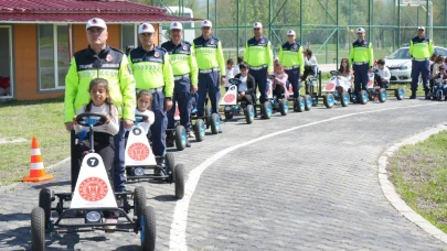 Öğrenciler trafik kurallarını uygulamalı öğreniyor