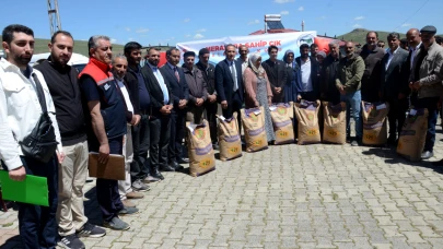 Sarıkamış’ta  60 ton hibe korunga tohumu dağıtıldı