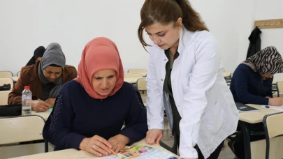 Okuma yazma öğrenmenin mutluluğunu yaşadılar