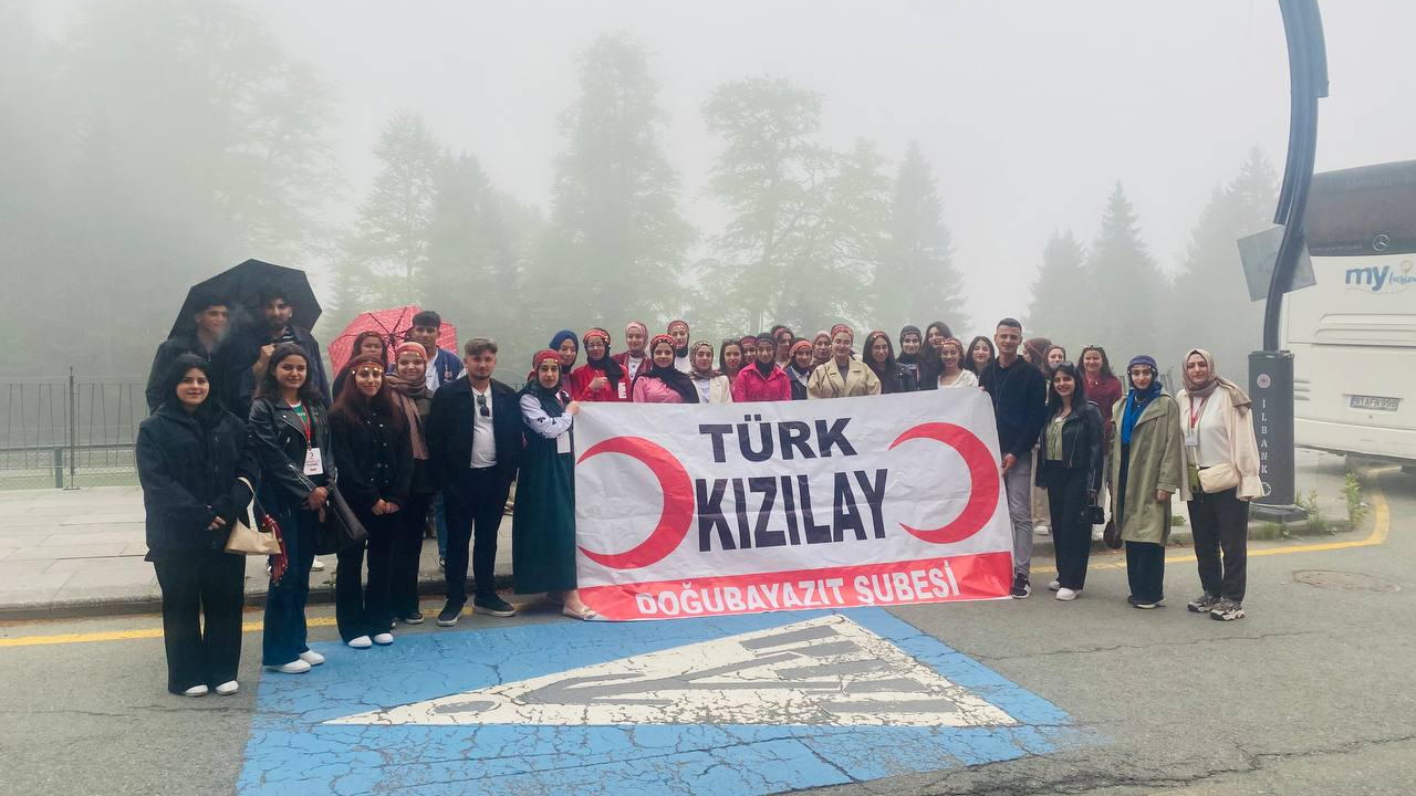 Üniversite öğrencileri Karadeniz gezisinde