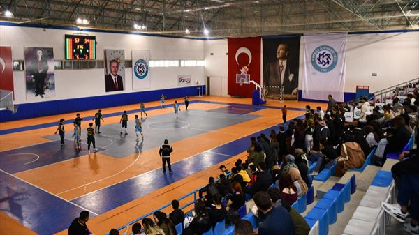 KAÜ’de spor şenlikleri heyecanlı geçiyor