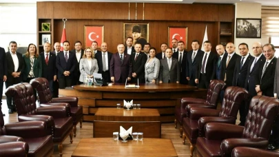 Demir: "Darbeye, kayyıma ve hukuksuzluğa karşı tek yüreğiz!"