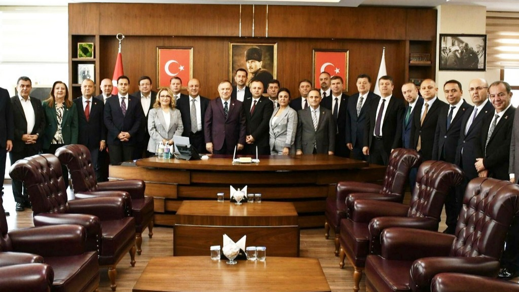Demir: "Darbeye, kayyıma ve hukuksuzluğa karşı tek yüreğiz!"