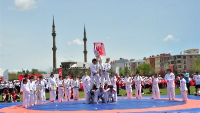 Kars’ta 106 yıllık 19 Mayıs coşkusu yaşandı