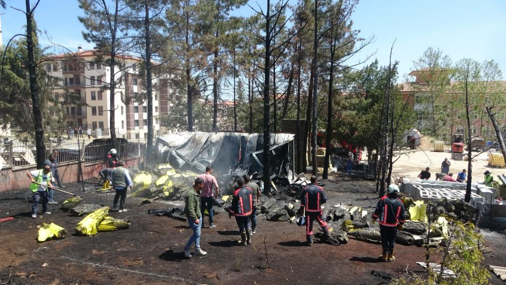 Şantiye deposunda korkutan yangın