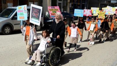 Sarıkamış’ta öğrencilerden anlamlı yürüyüş