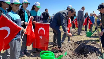 Arpaçay’da 250 meyve fidanı dikildi
