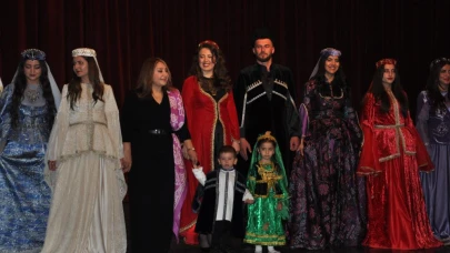 Azerbaycanlı sanatçılar Kars'ta yoğun ilgi gördü