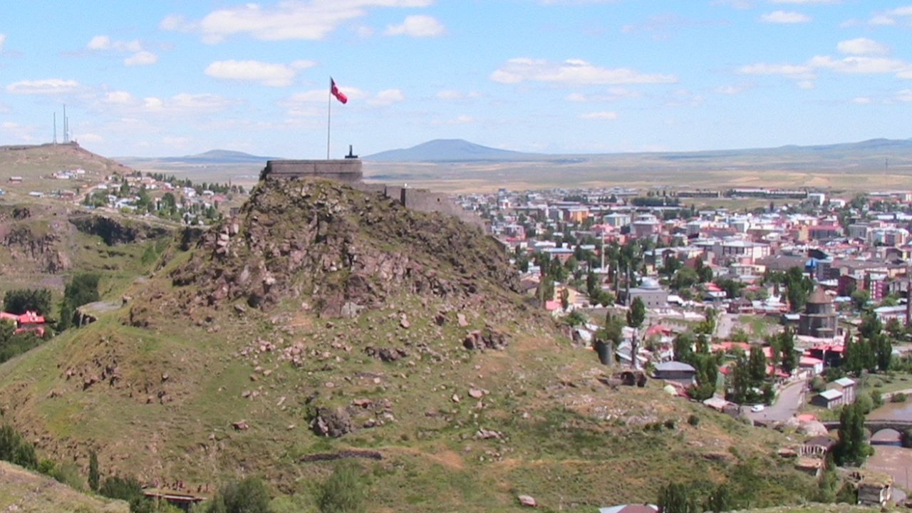 Kars’ta 507 daireye kullanma izin belgesi verildi