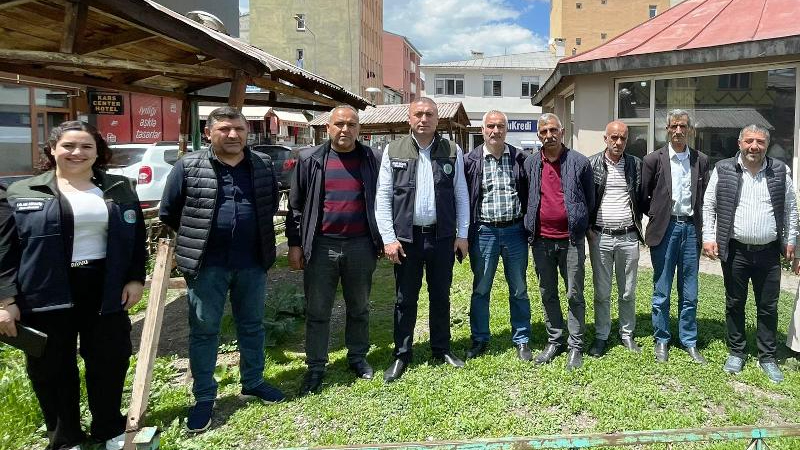 Müçük, çiftçi ziyaretlerine devam ediyor