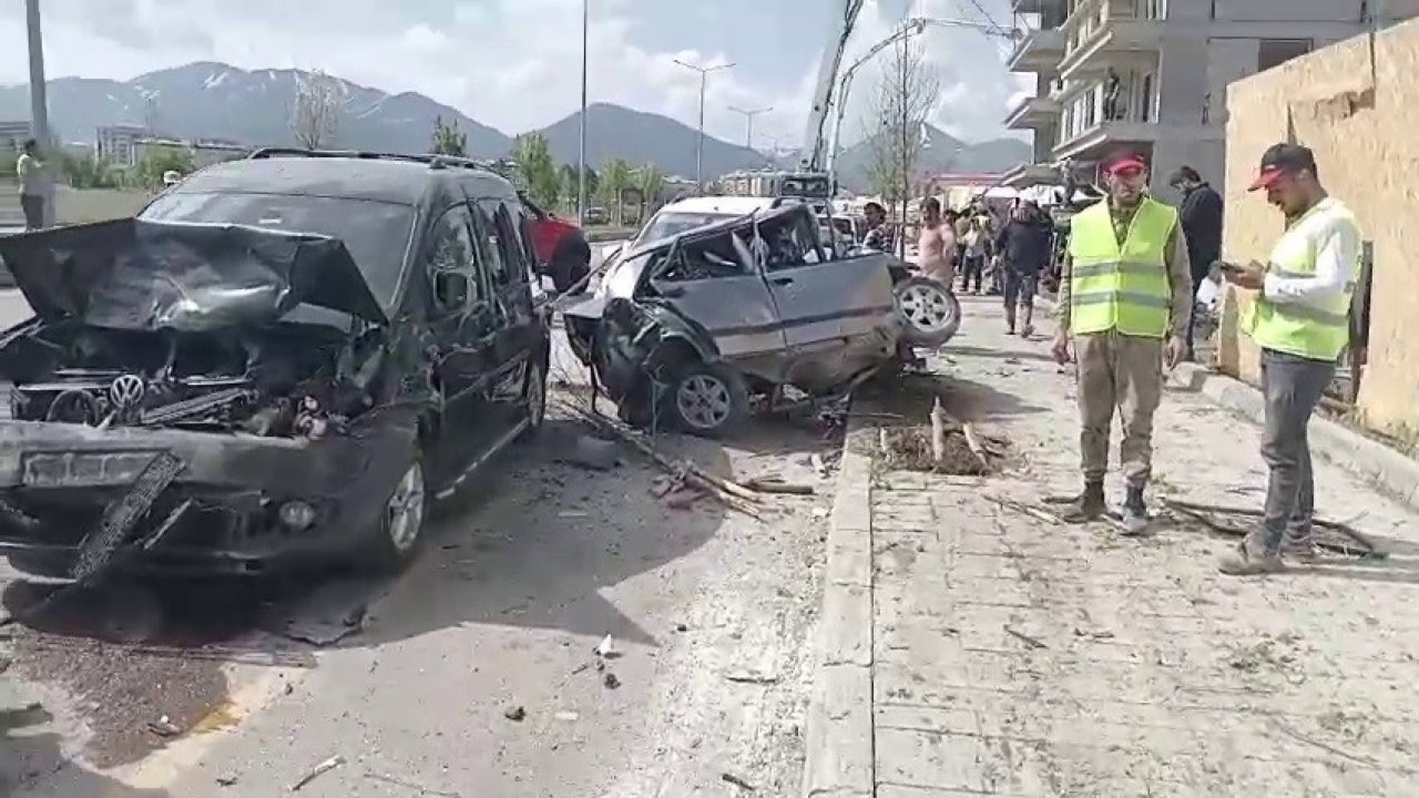 Erzurum’da beton mikseri 8 aracı ezdi