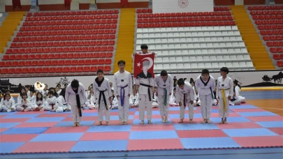 Kars'ta 100 tekvandocu bir üst kuşağa yükseldi