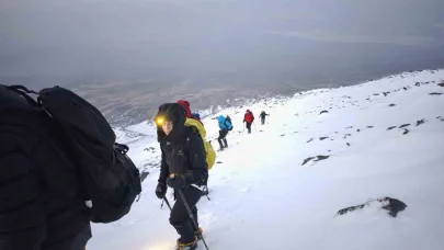 Ağrı Dağı dünyanın dört bir yanından misafirlerini ağırlıyor