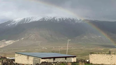 Ağrı Dağı eteklerinde gökkuşağı güzelliği