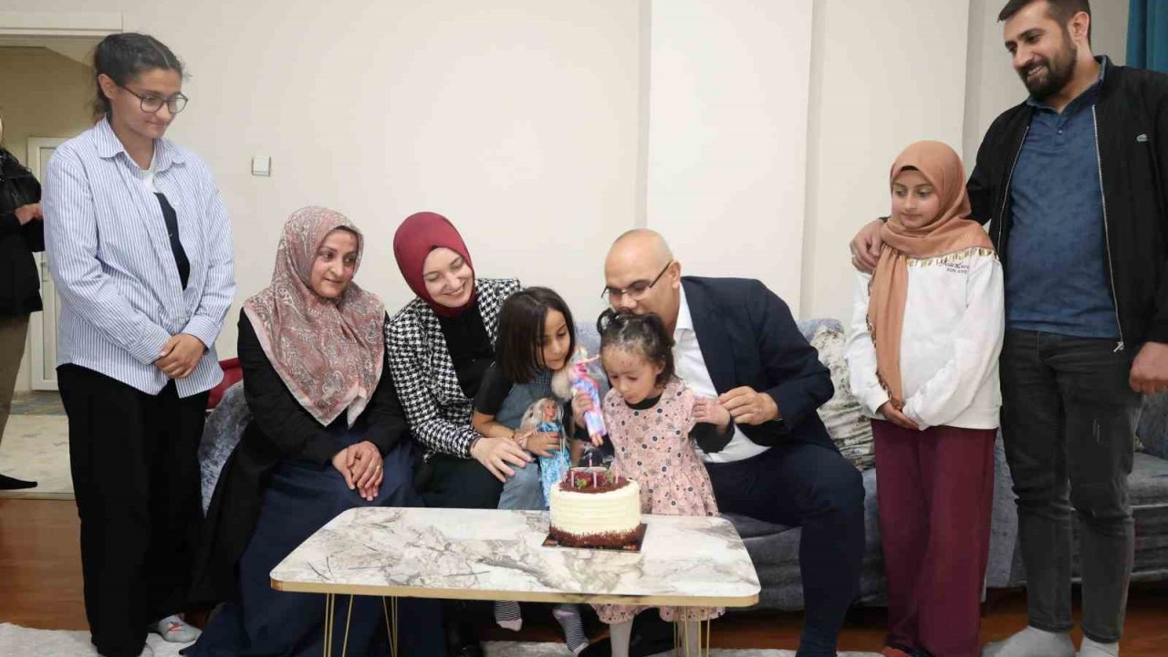 Ağrı'da minik Ebrar’a doğum günü sürprizi