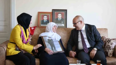 Ağrı Valisi Koç’tan şehit annesine Anneler Günü ziyareti