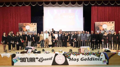 Ağrı’da "90’lar Gecesi"nde nostalji dolu anlar yaşandı