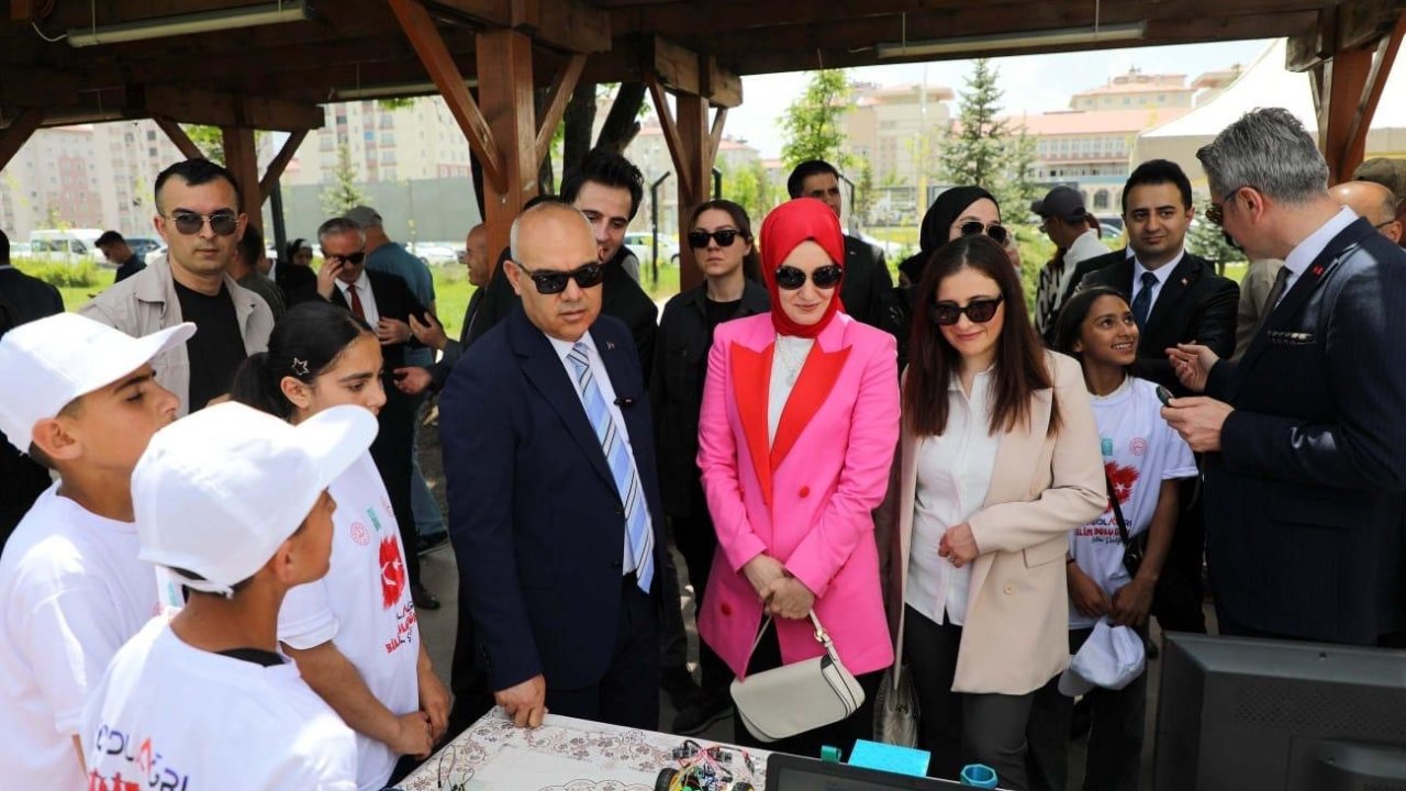 "Geleneksel Bilim Dolu Günler" bilim şenliği Ağrı'da başladı