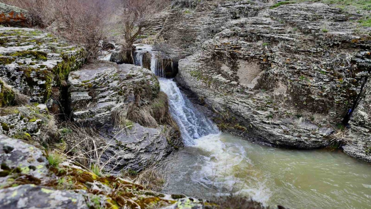 Bekiran Şelalesinde  baharda güzelliği
