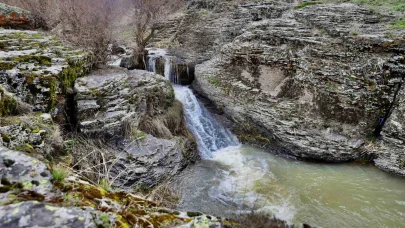 Ağrı’nın saklı güzelliği Bekiran Şelalesi baharda güzelliğiyle mest ediyor
