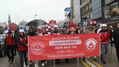 Aile yılı kortej yürüyüşü yağmura rağmen gerçekleşti