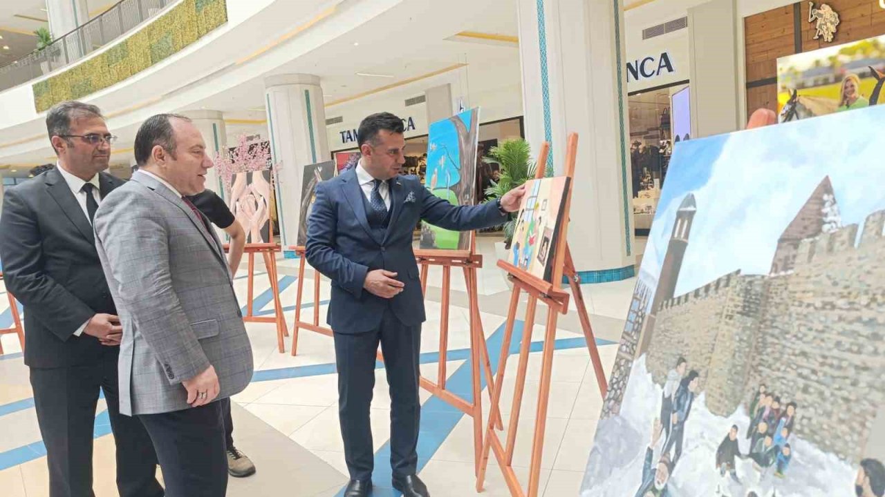 Erzurum'da ödüllü eserler sergilendi