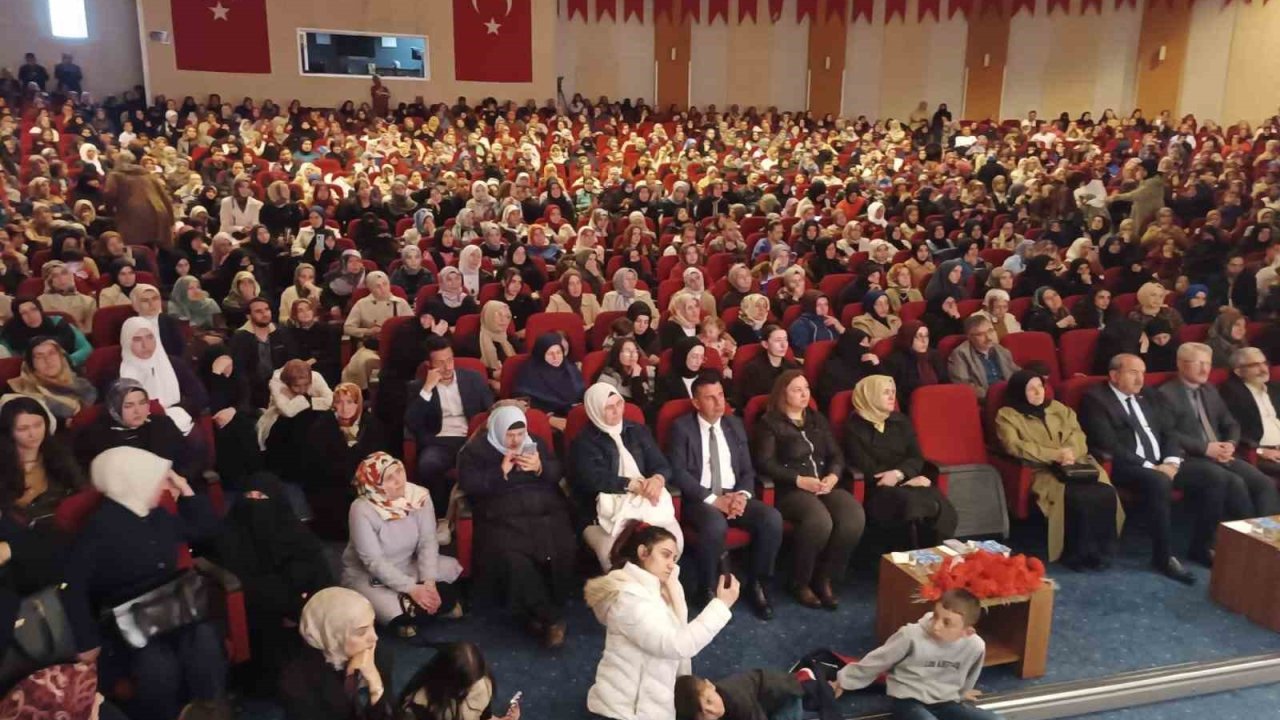 Ailede rol dağılımı söyleşisi yoğun ilgi gördü
