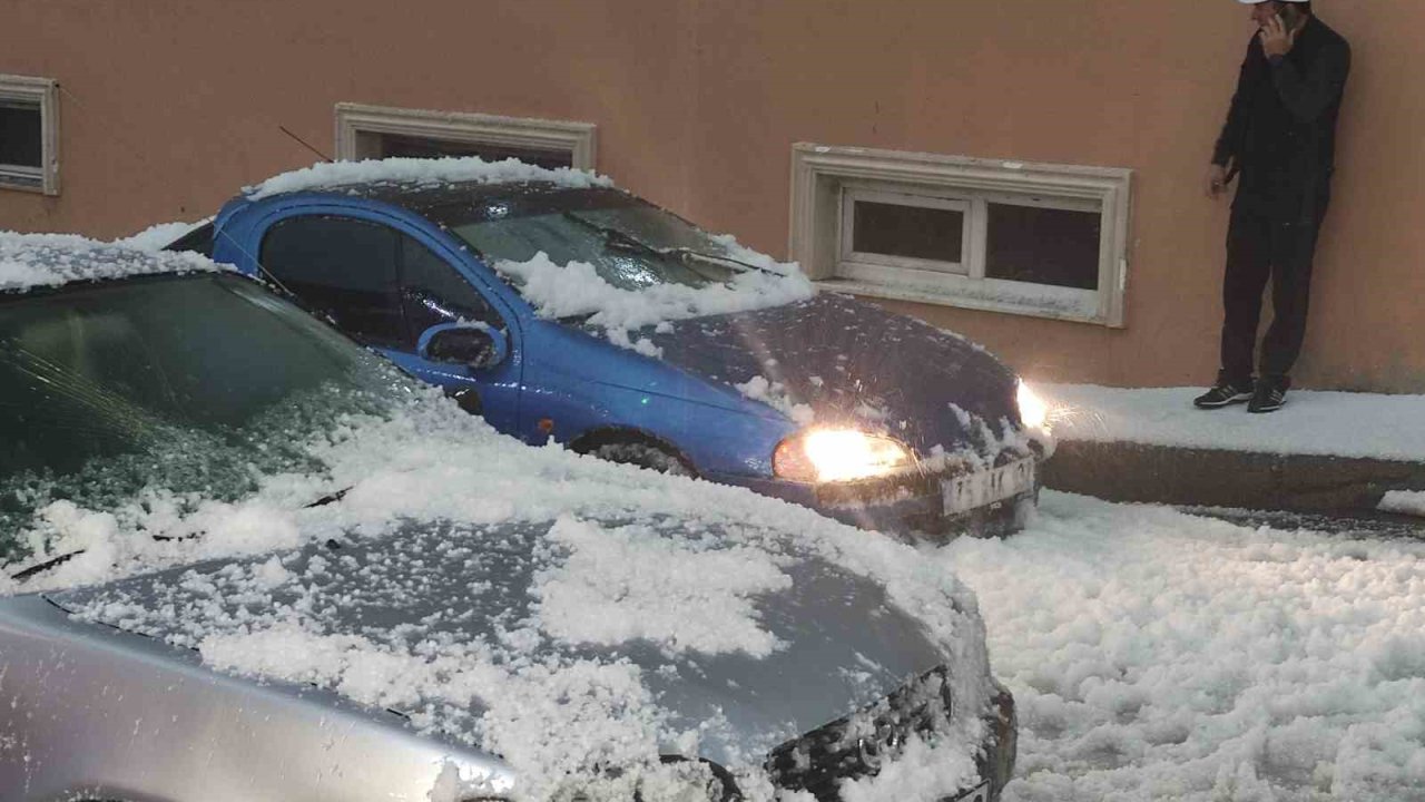 Ardahan’da dolu yağışı hayatı felç etti