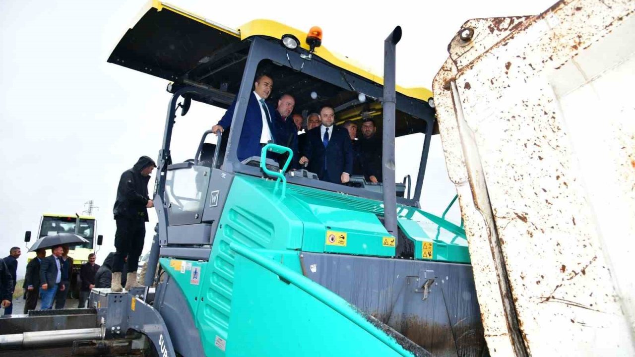 Ardahan’da köy yolları yenileniyor