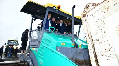 Ardahan’da köy yolları asfalt yerine beton kullanılarak yenileniyor