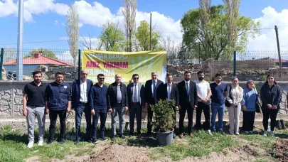 Diyadin’de "Orman Benim" kampanyası kapsamında fidan fikimi ve temizlik etkinliği