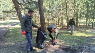 Doğa Koruma ekipleri tabiat parkında temizlik yaptı