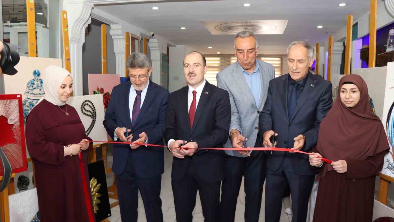 Oltu'da kursiyerler el emeği göz nuru emeklerini sergilediler