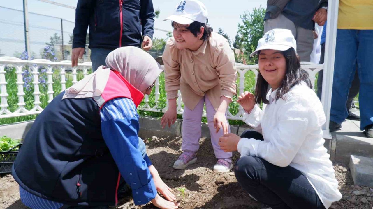 Hobi bahçesinde mutluluk
