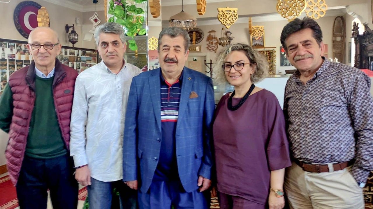 Ersander kolları yeniden sıvadı