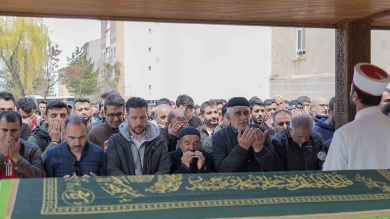 Erzurum GSİM şoförü Selamet, son yolculuğuna uğurlandı