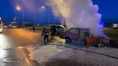 Erzurum’da araç cayır cayır yandı