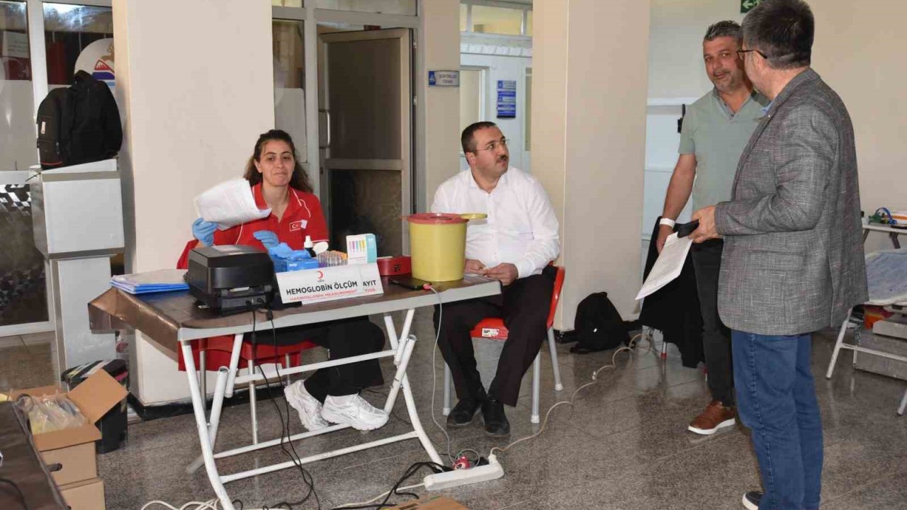 ESKİ Kızılay’a kan bağışında bulundu