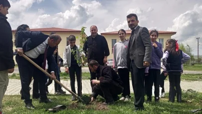 Fidan dikim etkinliğine Çıldır YBO da katıldı