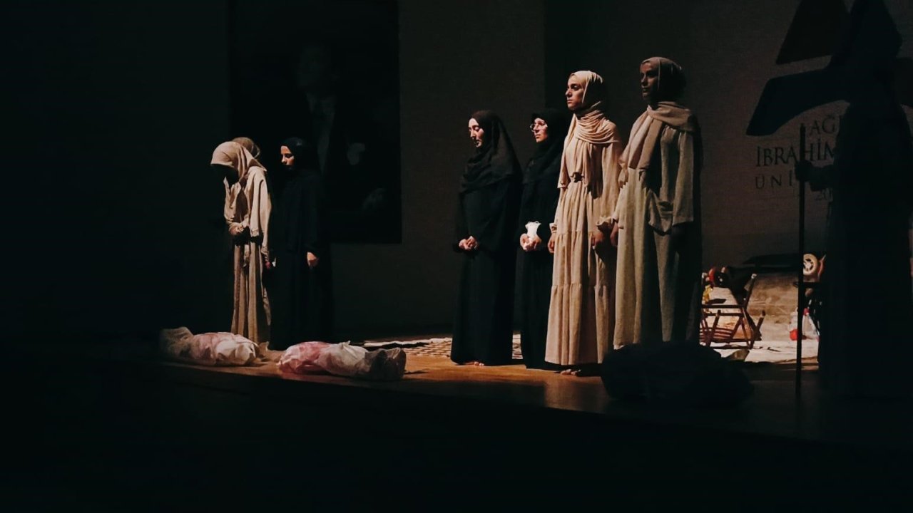 "Gazze’nin Kadınları" tiyatrosu seyircilerden büyük ilgi gördü