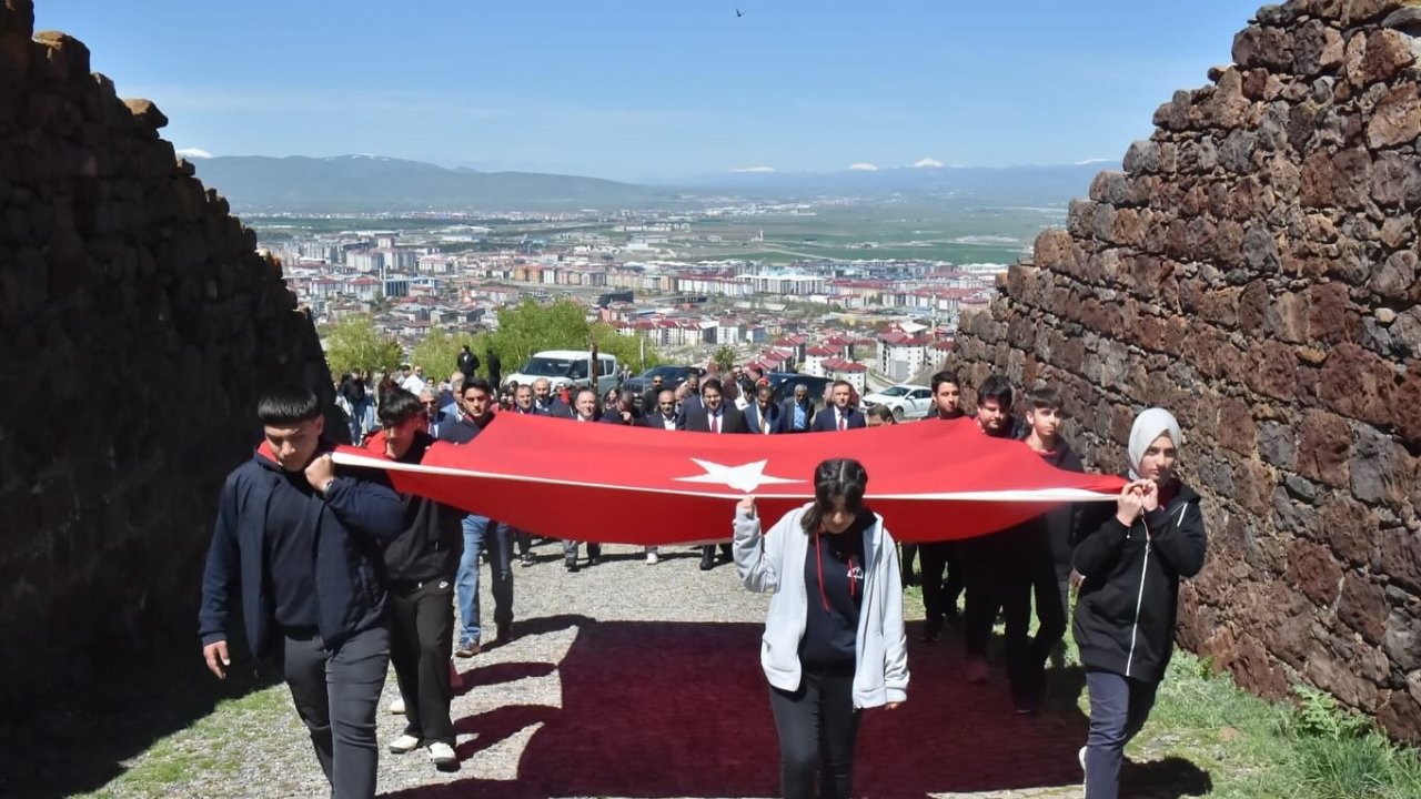 Gençlerden ecdada vefa