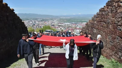Gençlerden ecdada vefa
