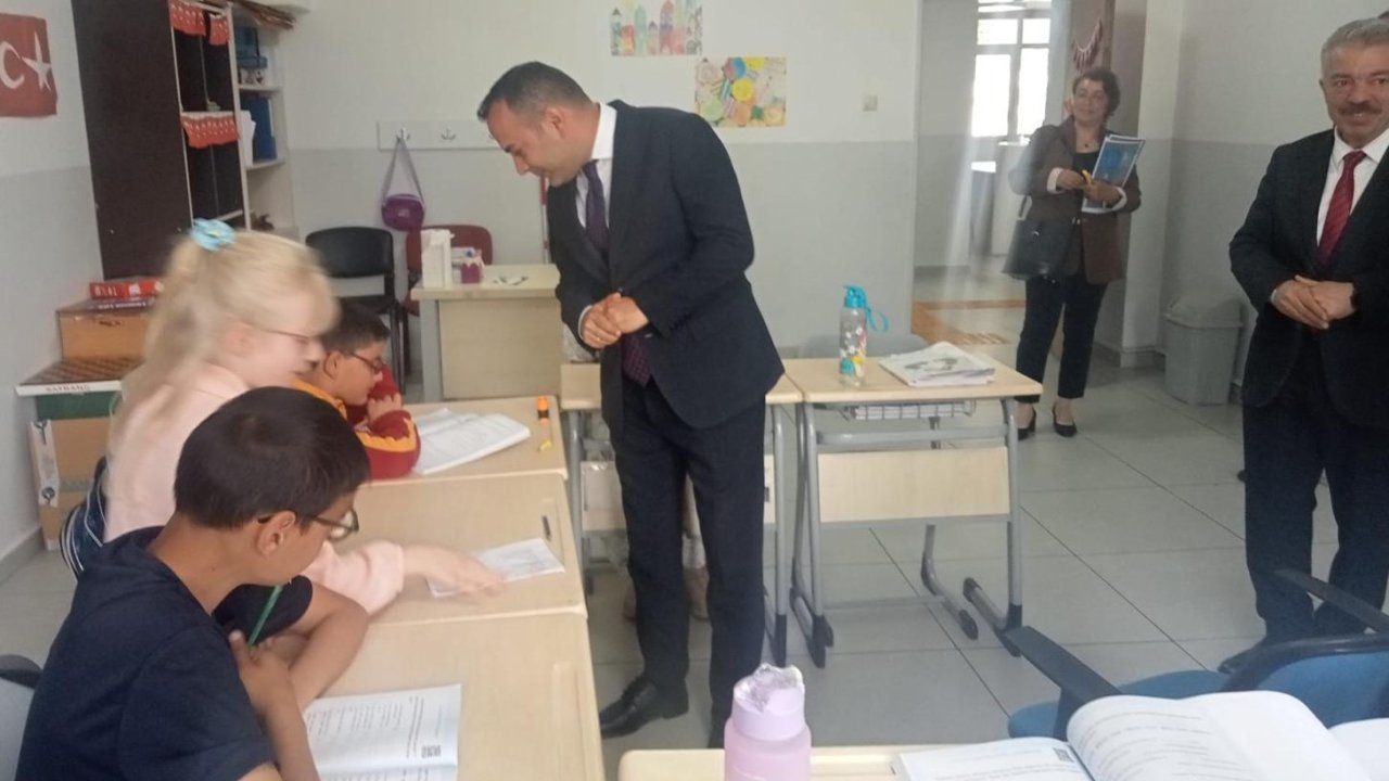 Erzurum'da görme engelli öğrenciler ziyaretle sevindi