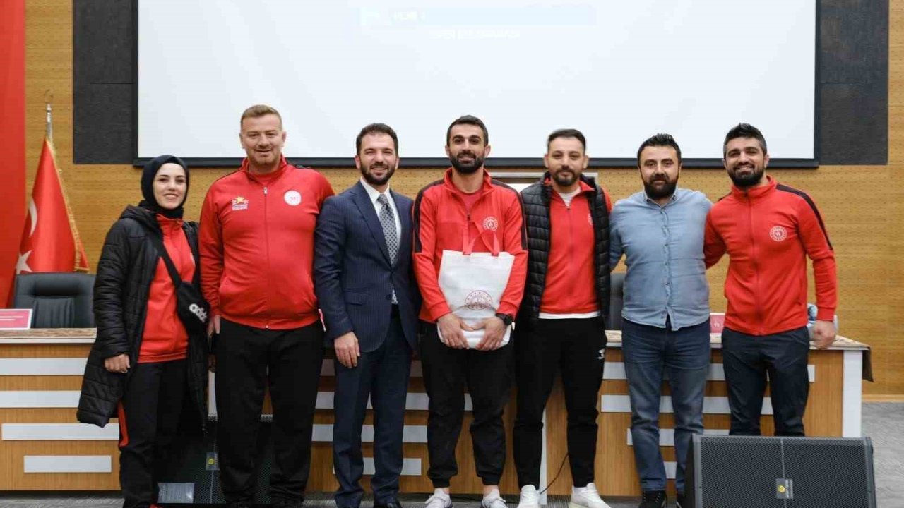 Antrenörler bilgi yarışmasında
