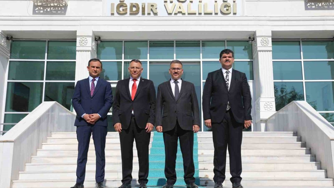 Rektör Ekrem Gürel, Iğdır Valisi Ercan Turan’ı ziyaret etti