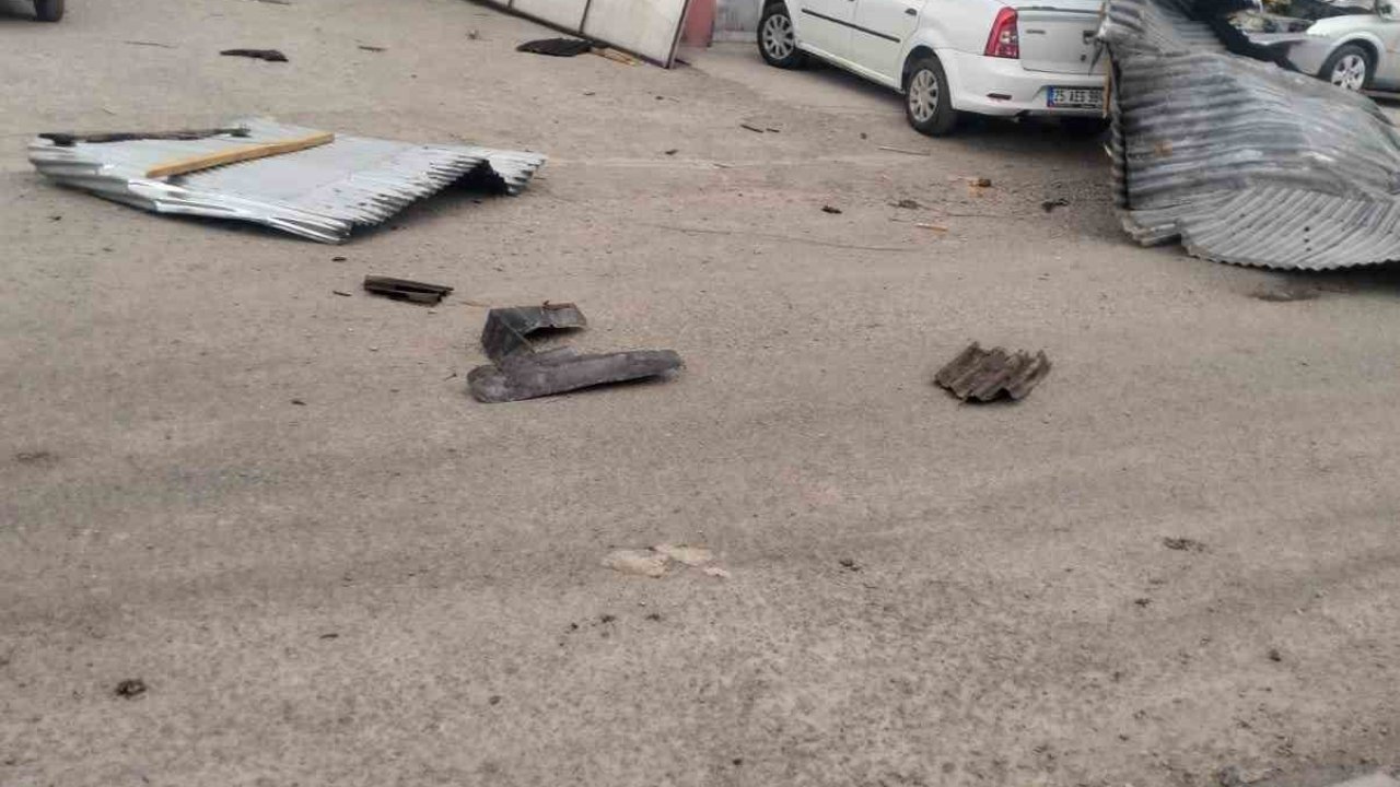 Kars’ta şiddetli rüzgar iş yerlerinin çatısını uçurdu